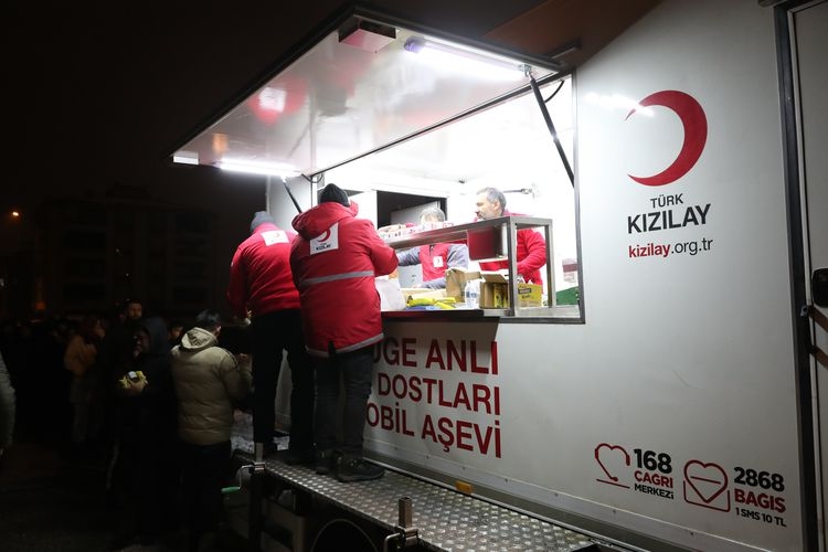 الهلال الأحمر التركي في زلزال تركيا