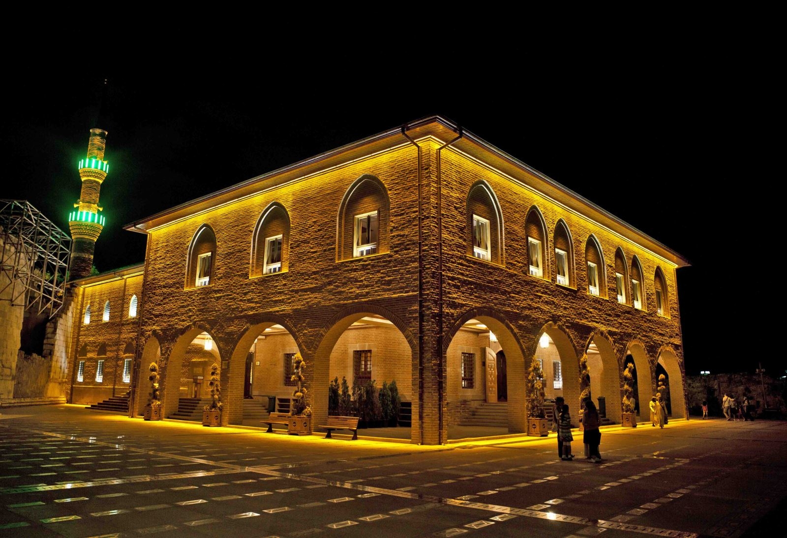 إضاءة مسجد حاجي بيرم ليلا