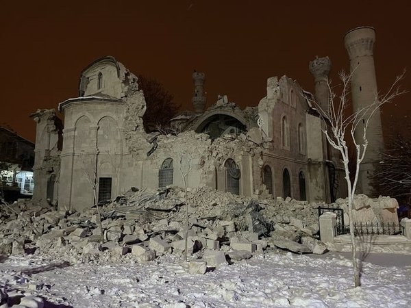 مسجد يني الكبير بعد الزلزال