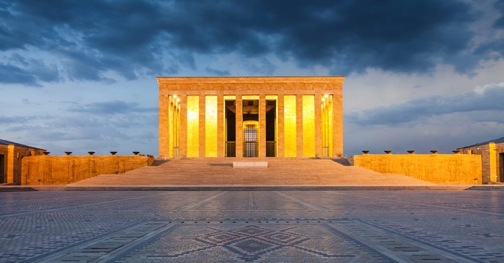 متحف أنيت كبير يضم قبر مؤسس الجمهورية التركية مصطفى أتاتورك