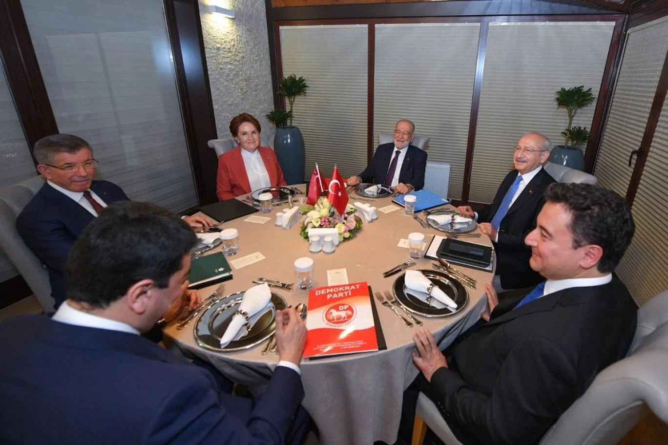 يشارك كمال كليجدار أوغلو في الانتخابات التركية 2023 ضمن تحالف الأمة