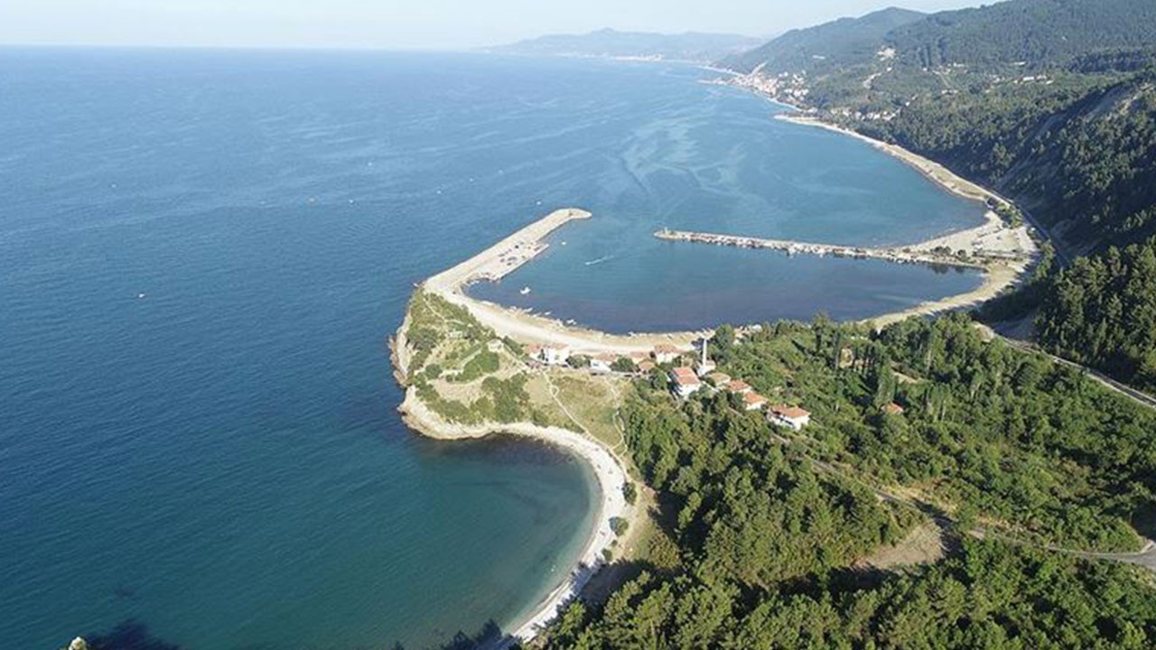 يعد ساحل البحر الأسود الأكبر من بين 4 بحار في تركيا 