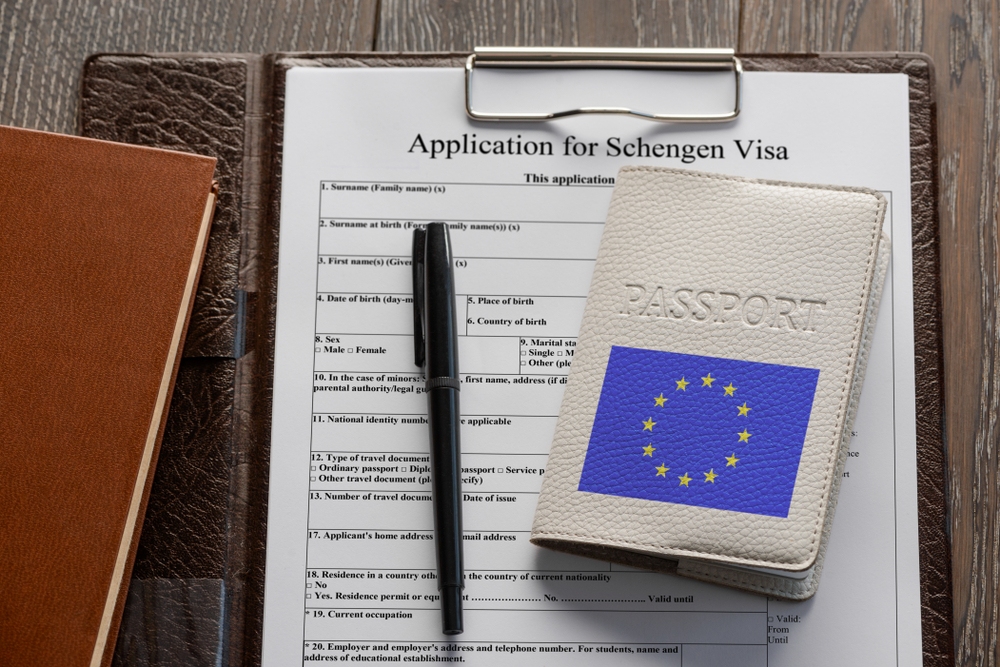 يمكن التقدم بطلبات للحصول على تأشيرة شنغن من تركيا سواء للمقيمين أو لحملة الجنسية التركية