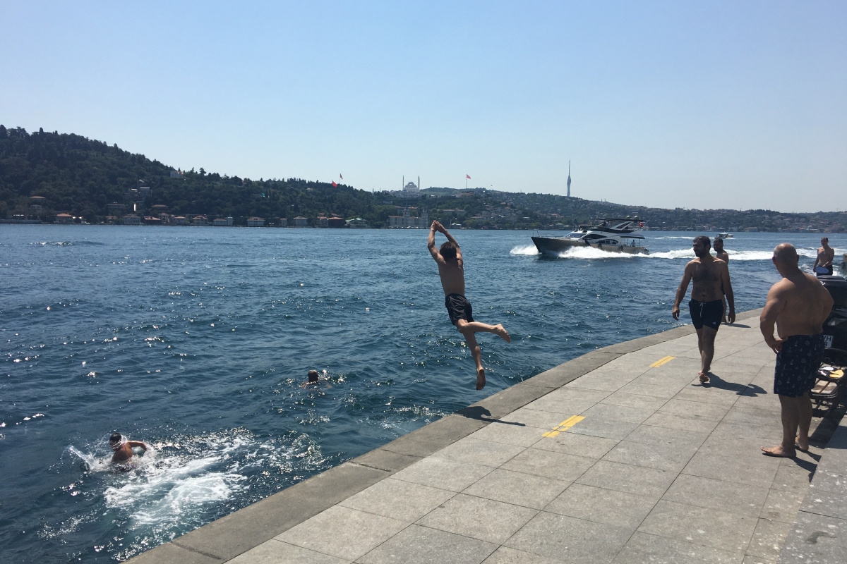 إن كنت من عشاق الأجواء البحرية فإن شواطئ السباحة في إسطنبول ستكون وجهتك الأنسب