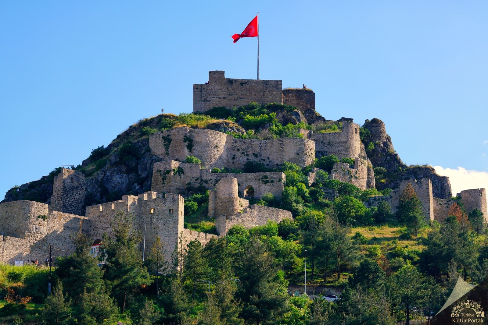 تعد قلعة أماصيا من أفضل الأماكن السياحية في الولاية