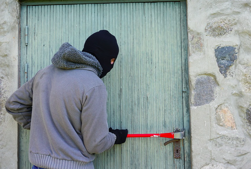 من أهم النصائح لتجنب السرقة في تركيا التأكد من إغلاق جميع النوافذ والأبواب