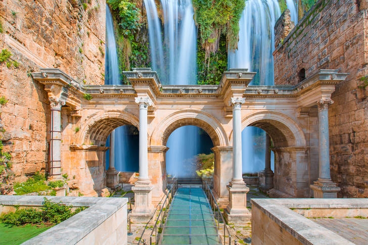 بوابة هارديان - أماكن سياحية في أنطاليا