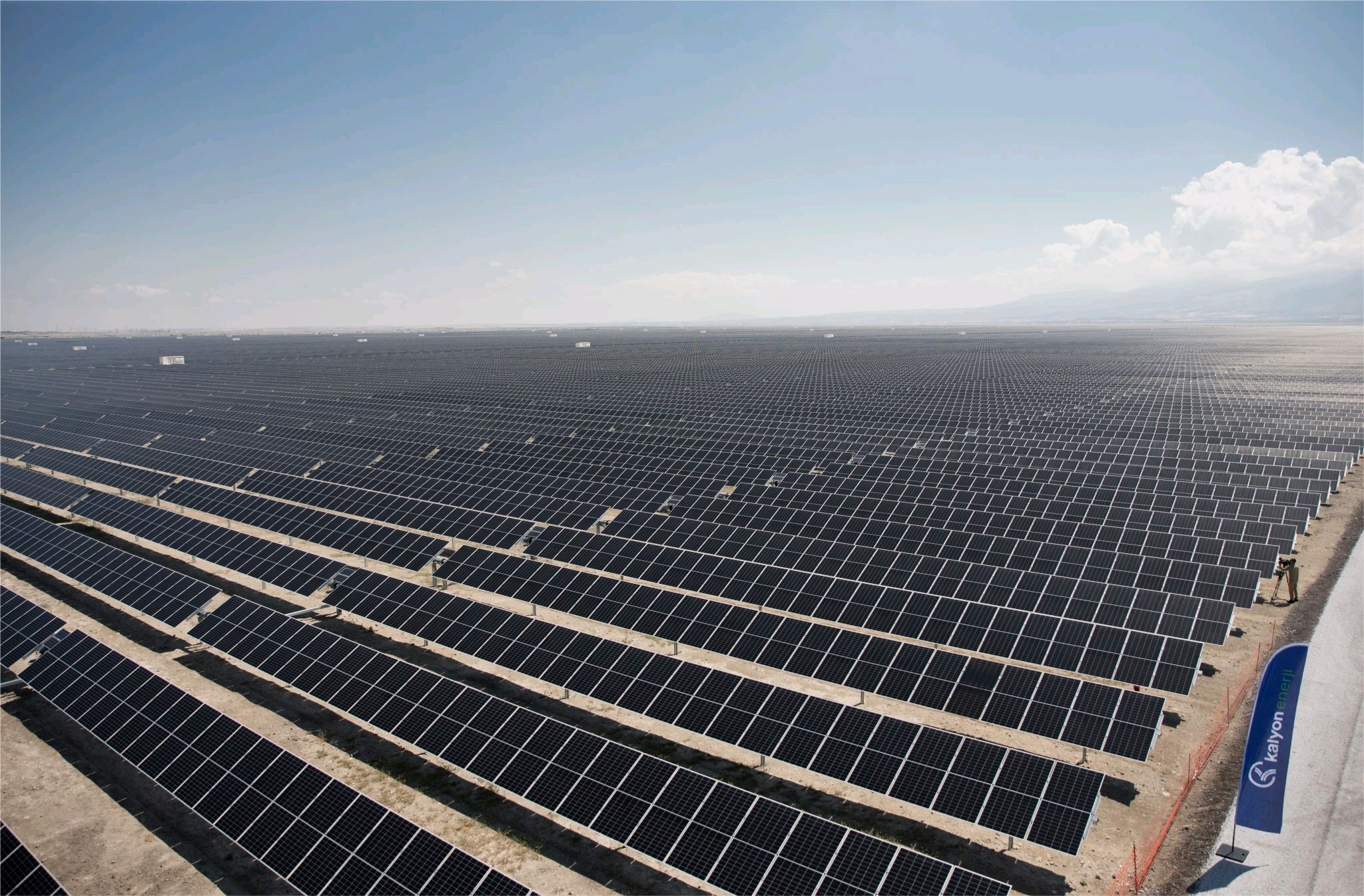 تعمل تركيا بشكلٍ مستمر على صناعة وإنتاج خلايا الطاقة الشمسية