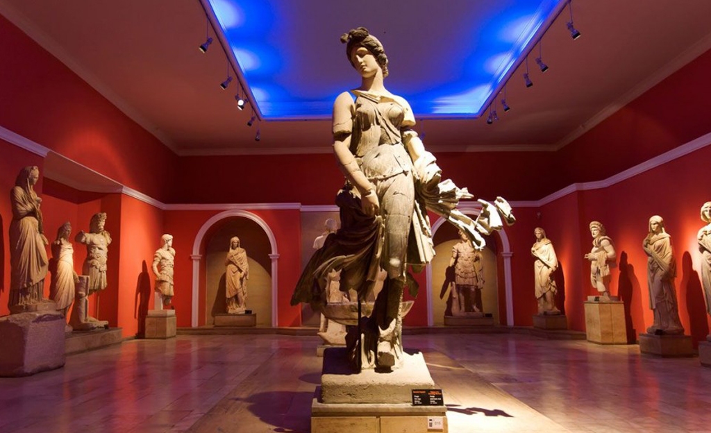 متحف-انطاليا