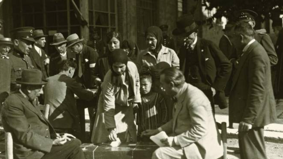 خلال انتخابات إسطنبول عام 1930 مُنحت المرأة الحق في الإدلاء بصوتها محلياً