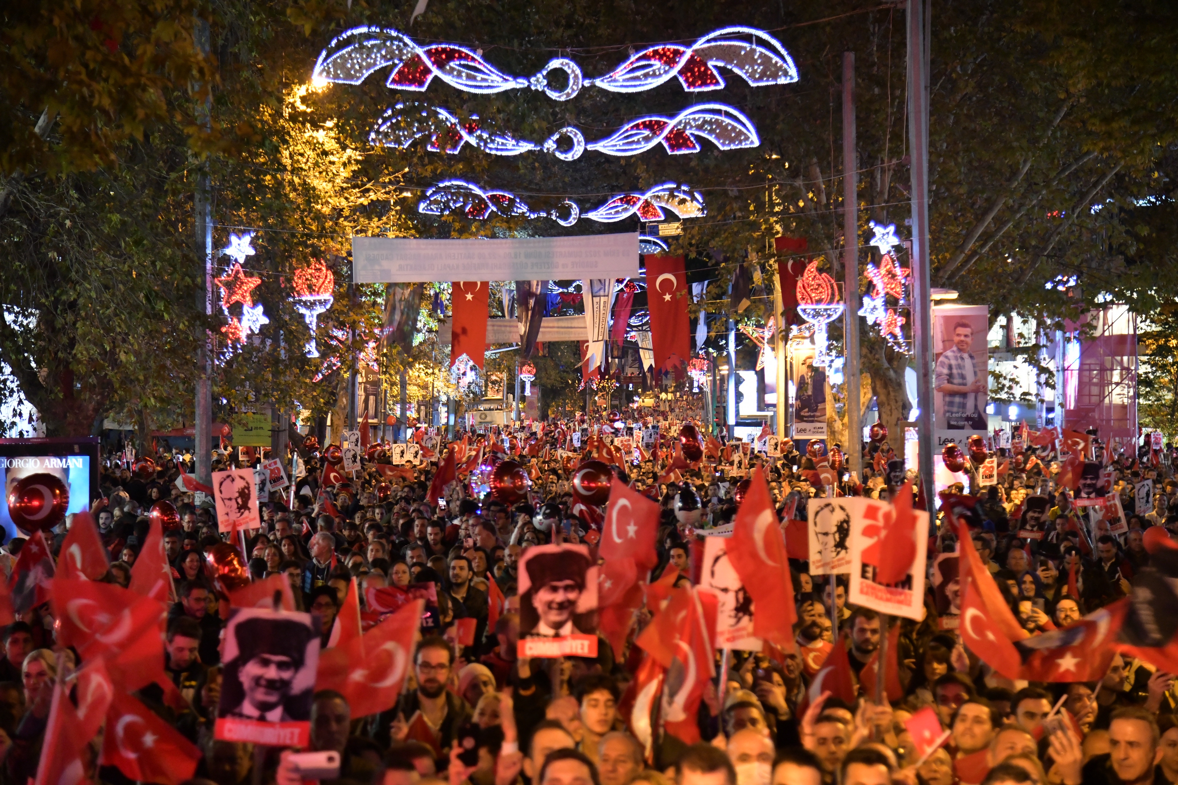شهدت تركيا منذ تأسيسها تحولات كبيرة في السياسة والاقتصاد والمجتمع