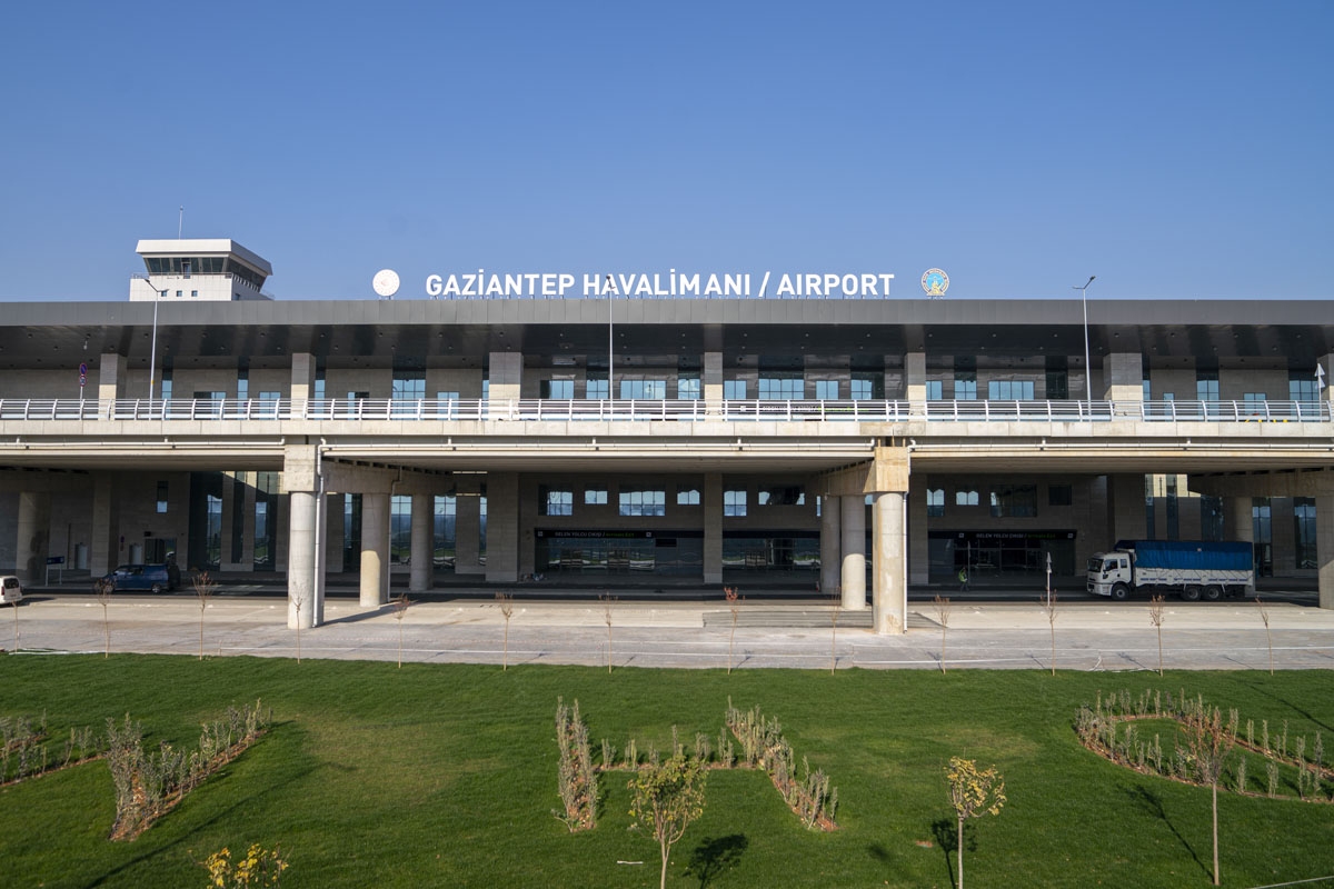 تبلغ تكلفة الرحلة ذهاباً وعودة من مطار غازي عنتاب إلى مطار صبيحة في إسطنبول 2,250 ليرة