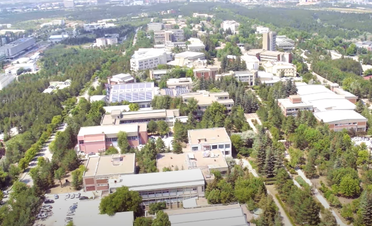 تضم جامعة الشرق الأوسط التقنية Orta Doğu Teknik Üniversitesi أكثر من 41 برنامجاً جامعياً