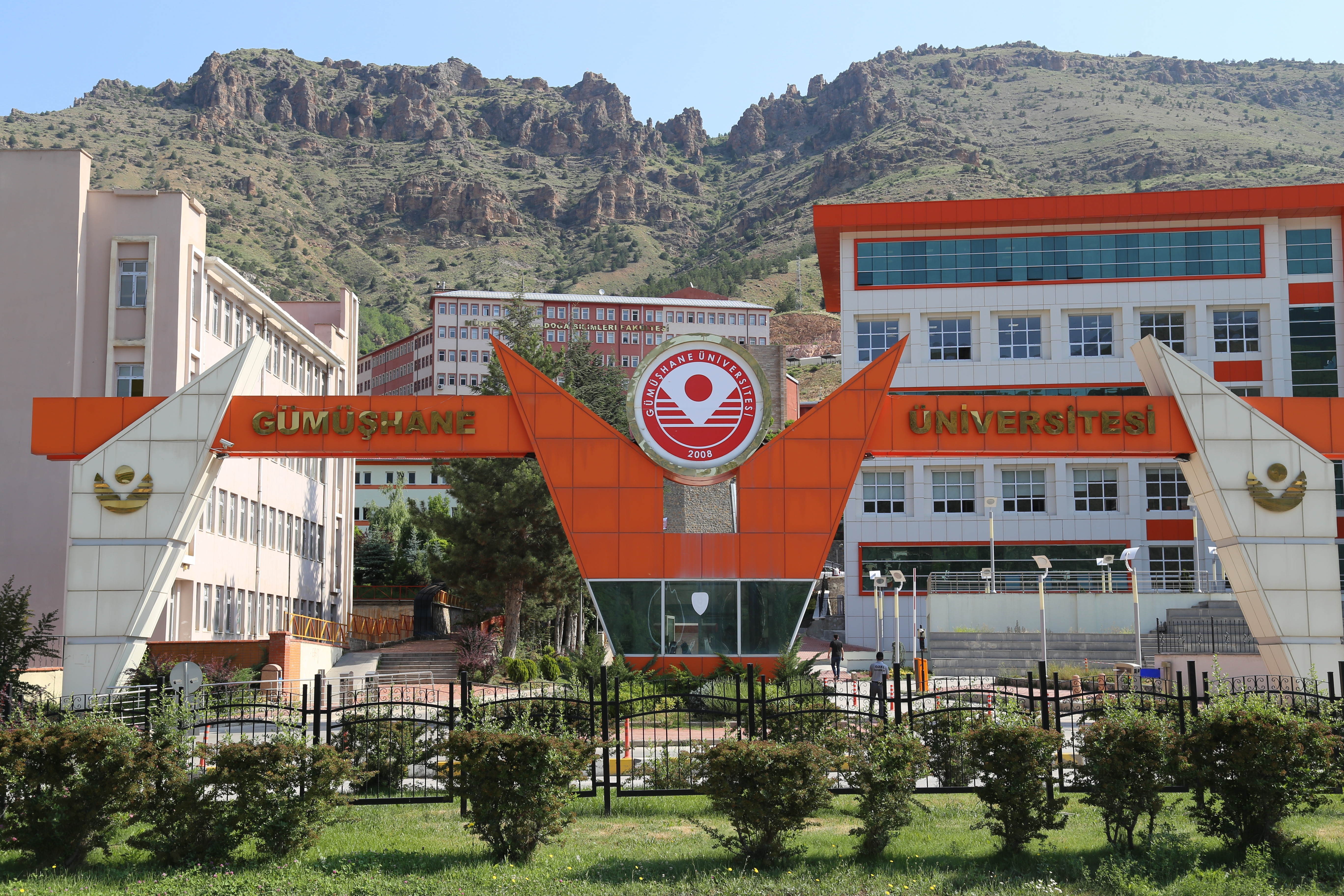 تأسست Gümüşhane Üniversitesi بموجب القانون رقم 5765