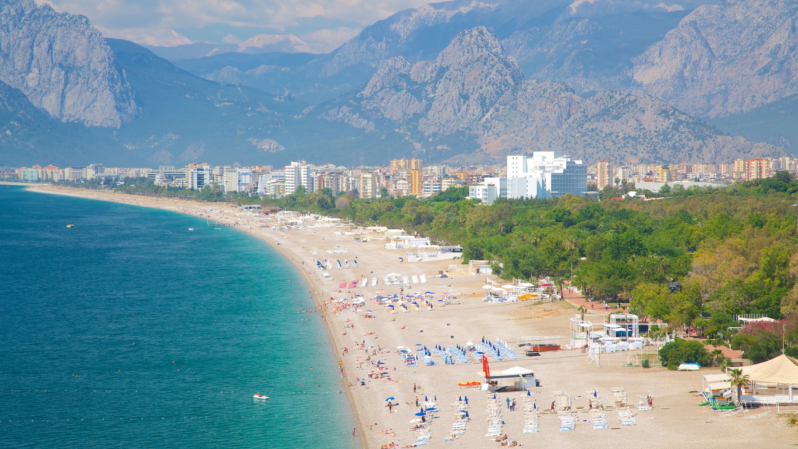 تقع أرخص الفنادق في أنطاليا جنوبي تركيا في مناطق أقل شعبية وليست قريبة من مركز الولاية