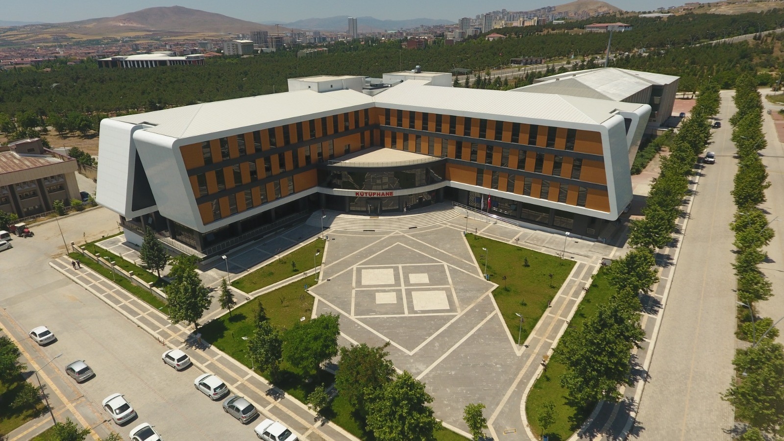 تقدم جامعة الفرات التركية مجموعة واسعة من الاختصاصات الأكاديمية