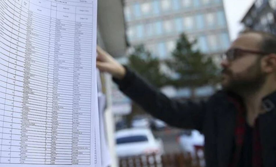 ستجد قوائم بأسماء معلقة تتضمن اسمك في مقر الاقتراع بالانتخابات التركية 2024