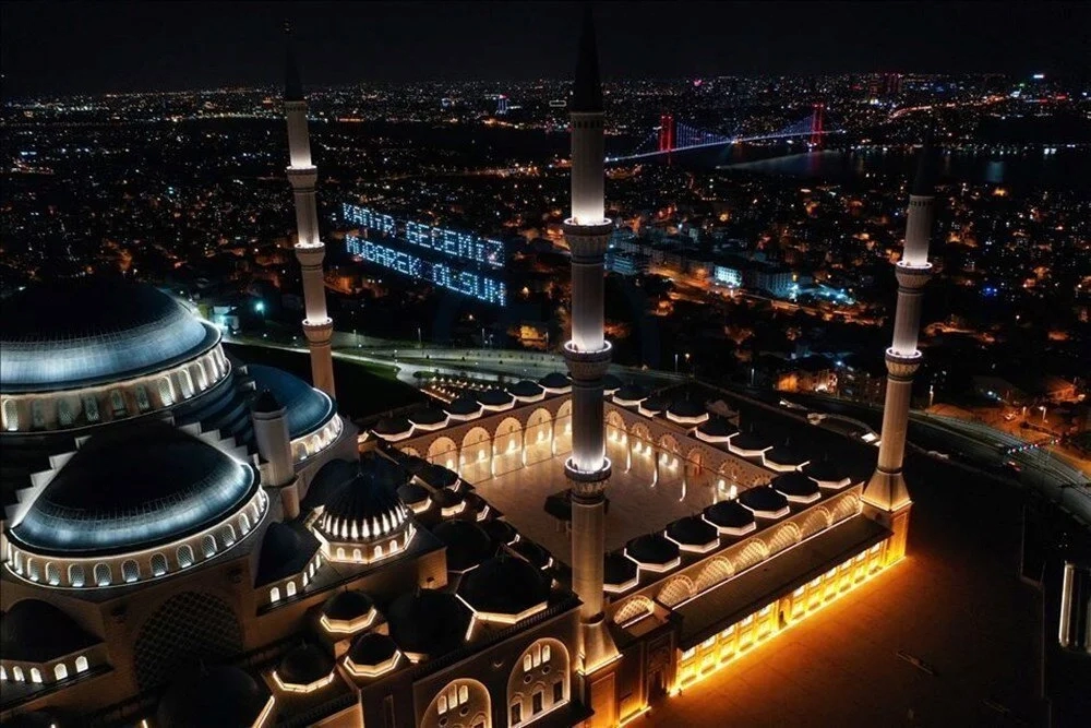 تعلم رسائل وأدعية ليلة القدر باللغة التركية يساهم في تعزيز الفهم الديني