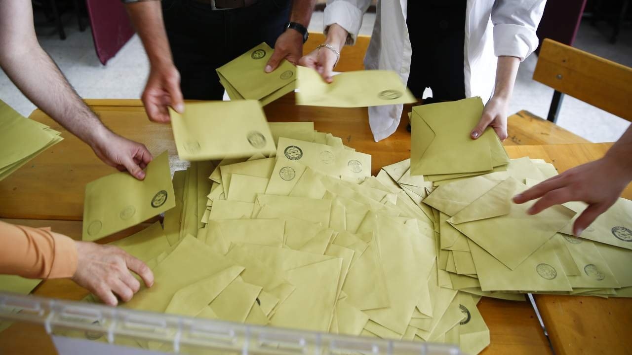 عملية فرز الأصوات في انتخابات البلدية التركية تبدأ مباشرة بعد انتهاء عملية التصويت
