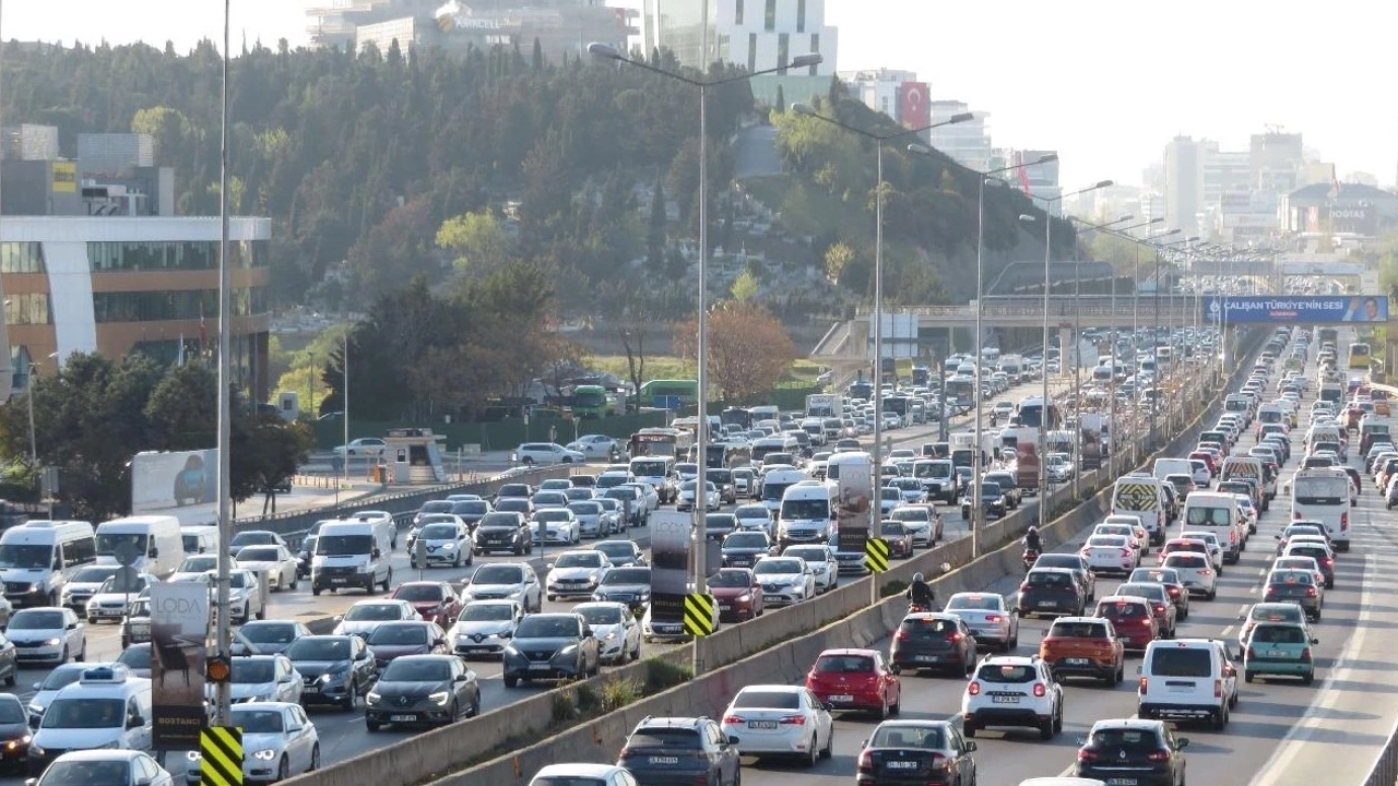 تزداد الحاجة إلى تطوير خدمات المواصلات في تركيا لاستيعاب الزيادة السكانية