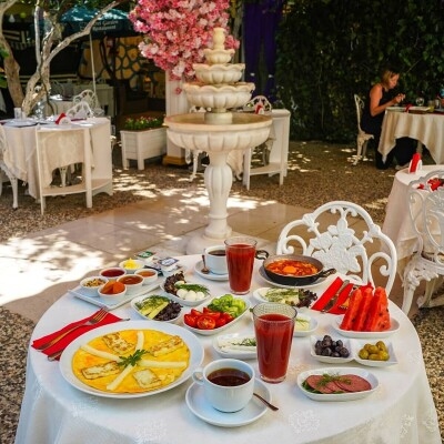 مطعم بياز بهشة (Beyaz Bahçe Restoran)