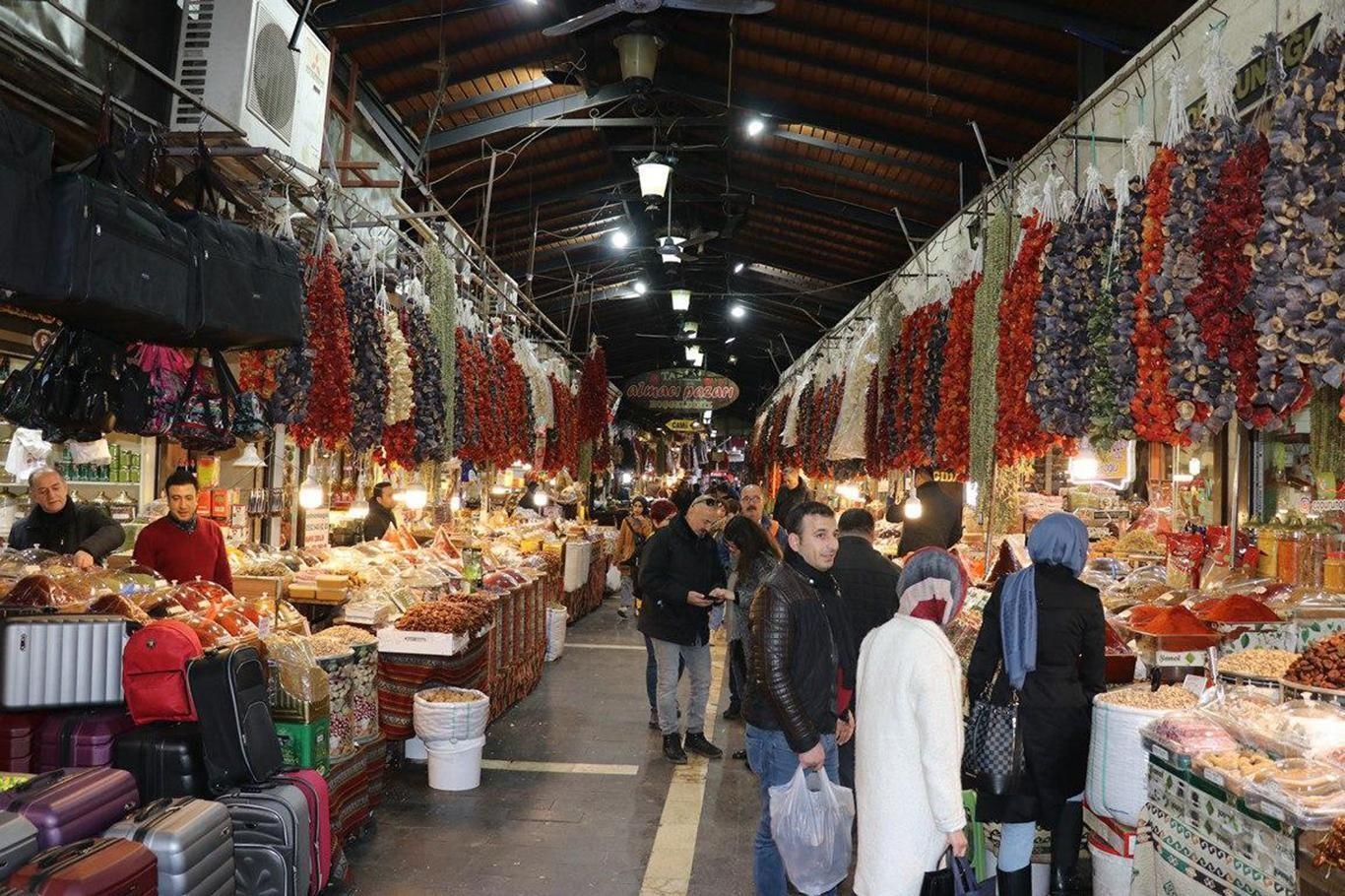 Gaziantep'te Baharat Çarşısı   يعد من الأسواق الأثرية الشهيرة جنوبي تركيا