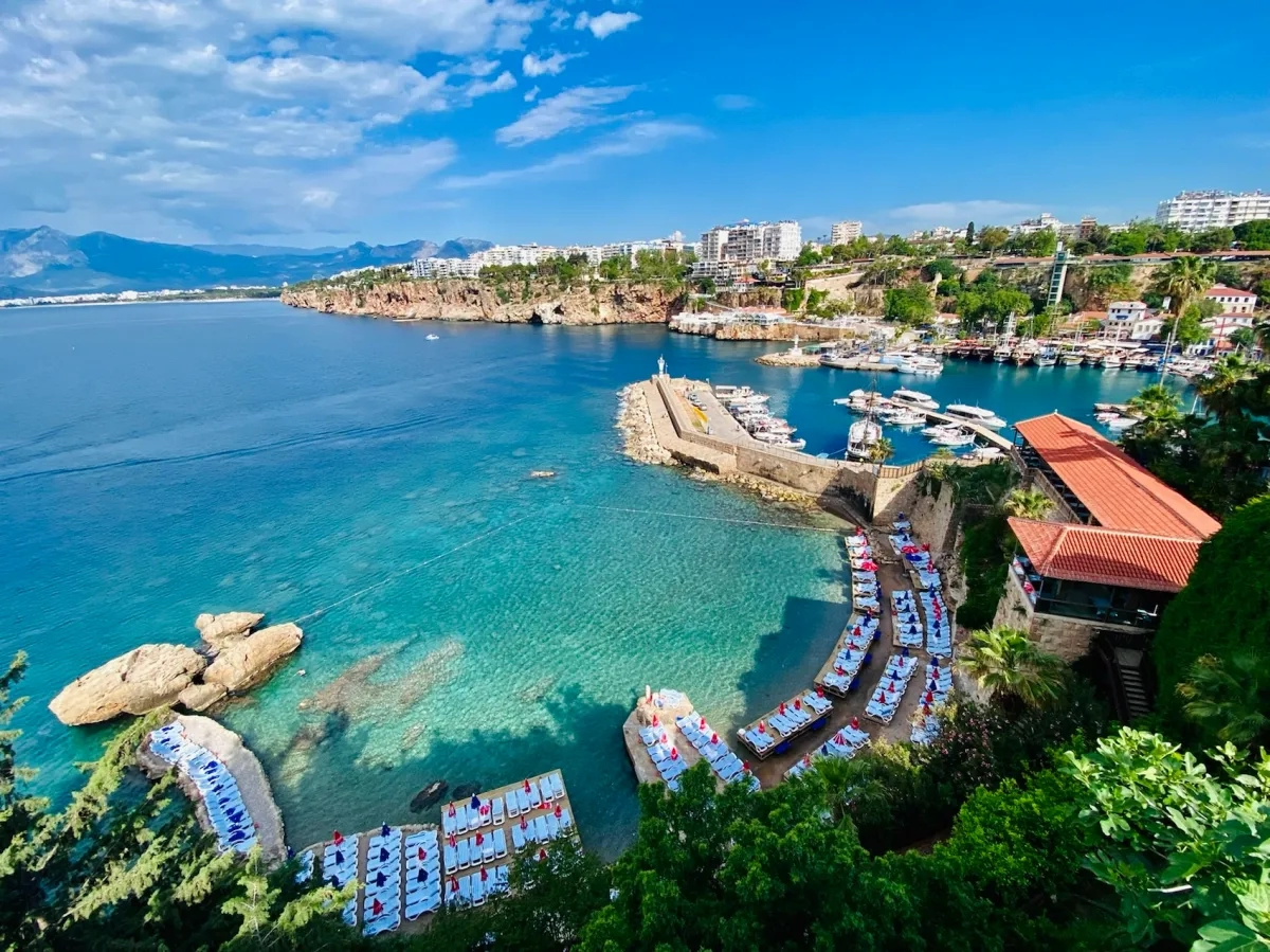 لدى أنطاليا التركية شعبية متزايدة بين المسافرين الأجانب ومستثمري العقارات