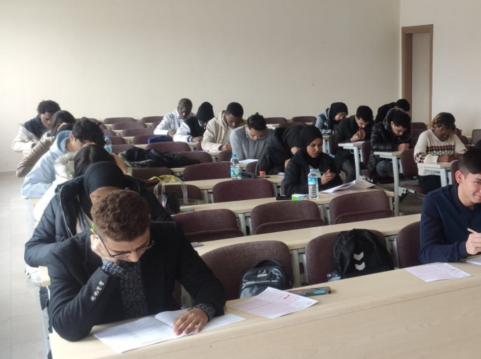 هناك اختبارات دراسية محددة لا بد من اجتيازها للدراسة في تركيا مثل امتحان الكفاءة والتومر