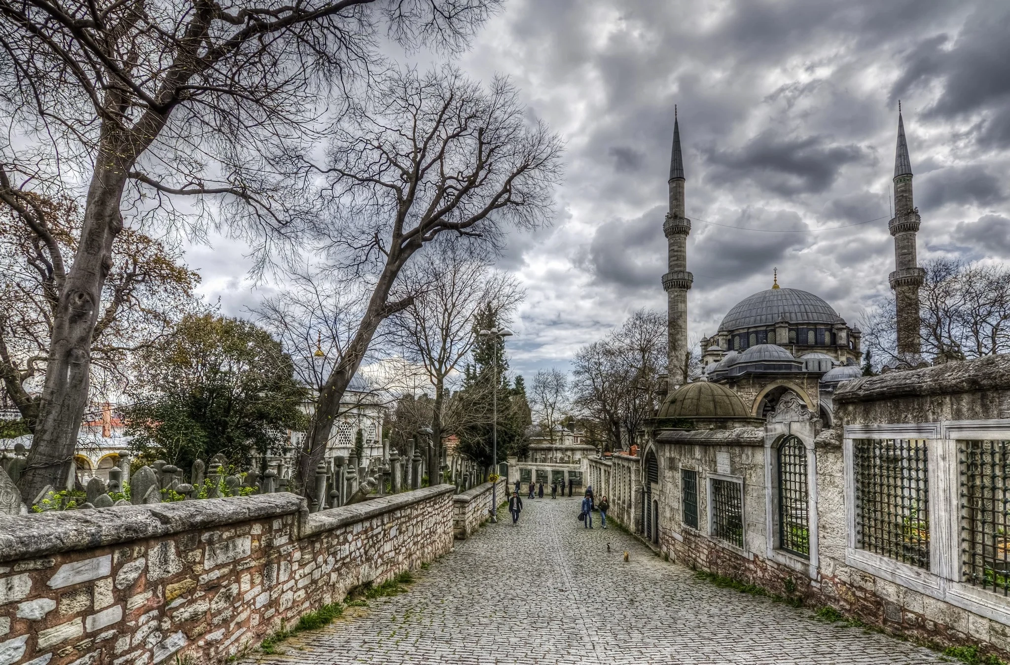 يعد جامع Eyüp Sultan Camii أحد أهم الصروح المعمارية في تركيا