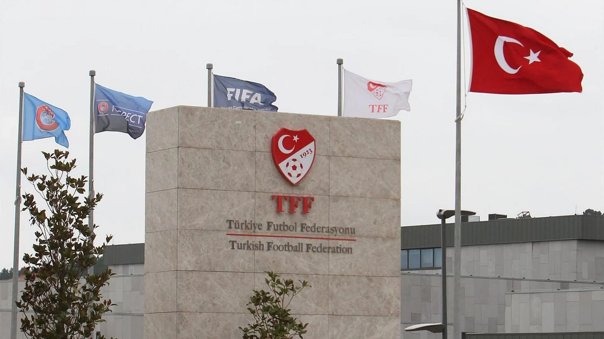 ينطلق موسم الدوري التركي الممتاز 2026-2027 وسط اهتمام عربي استثنائي هذا العام، مدفوعًا بانتقال النجم المصري محمد صلاح إلى صفوف طرابزون سبور