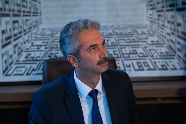 يمكن ملاحظة اتساع مساحة التشويق والأسرار والصراع المالي في المسلسل